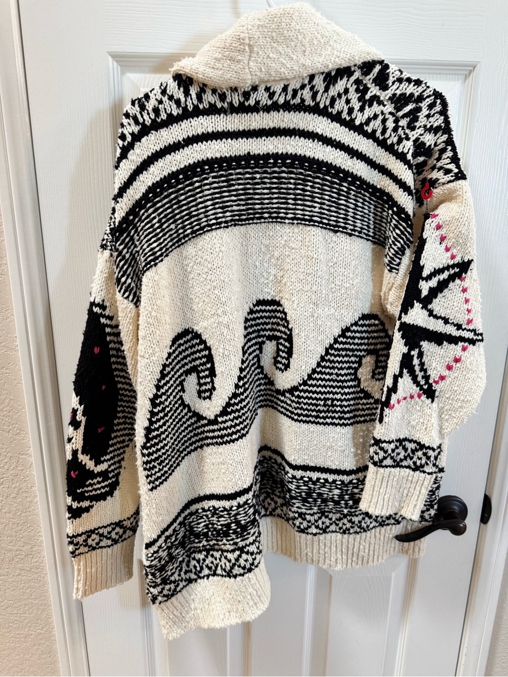 Pilcro Slouchy waves Ivory & Black Star Motif Knit Cardigan - Picture 8 of 10